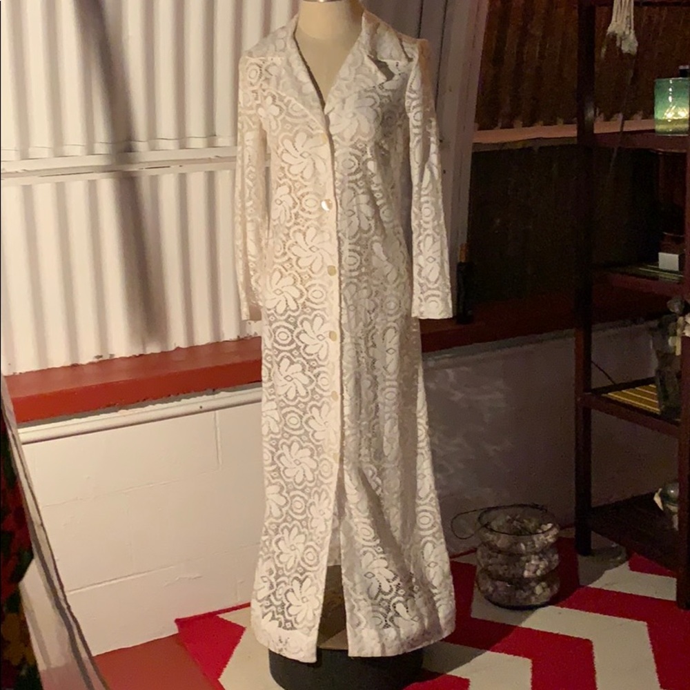 Elegant cream lace vintage 70s full-length shirt dress
